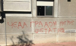 Grafit prijetnje pred Čedinim stanom