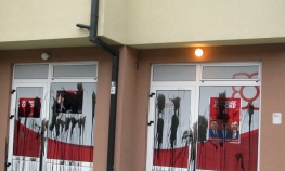 Prostorije SNSD-a ponovo polivene motornim uljem