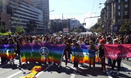Učesnici "Parade ponosa" stigli pred Skupštinu Beograda, sukobi sa ...