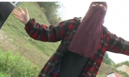 Supruga Bilala Bosnića kamenom gađala novinare (VIDEO)