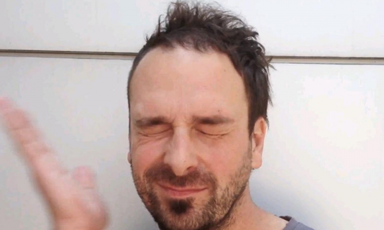 "Dubioza kolektiv" poziva na izbore šamaranjem