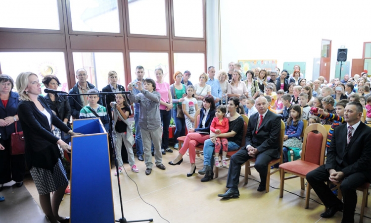 U klupama više od 450.000 đaka