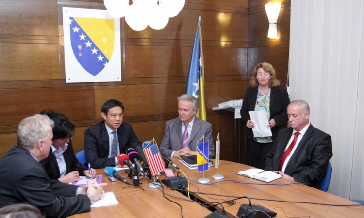 Pod lupom finansijsko poslovanje stranaka