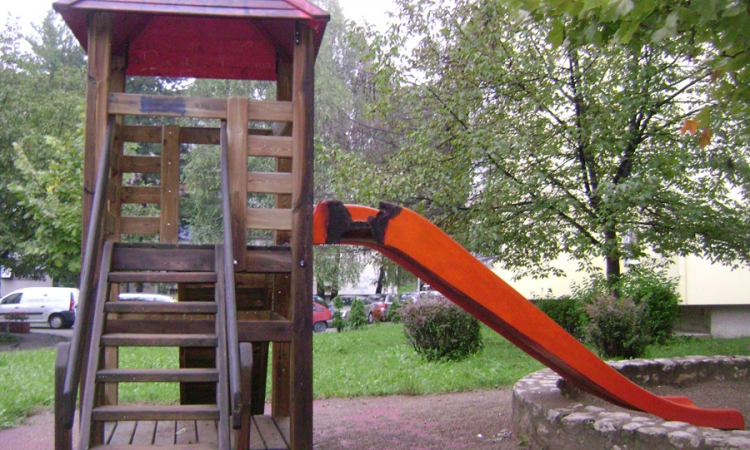 Huligani zapalili dječji tobogan u Banjaluci