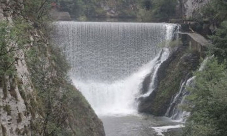 Pobjegao iz bolnice, pa skočio u ledenu Đetinju