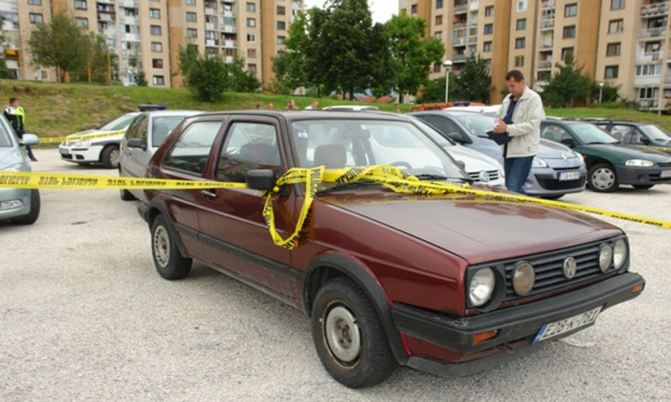 Uhapšen dok je  obijao vozila