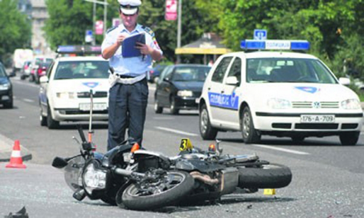Pijan vozio motocikl,  saputnik povrijeđen