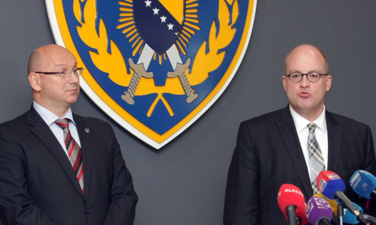 Bezbjednosne agencije pod političkim pritiscima