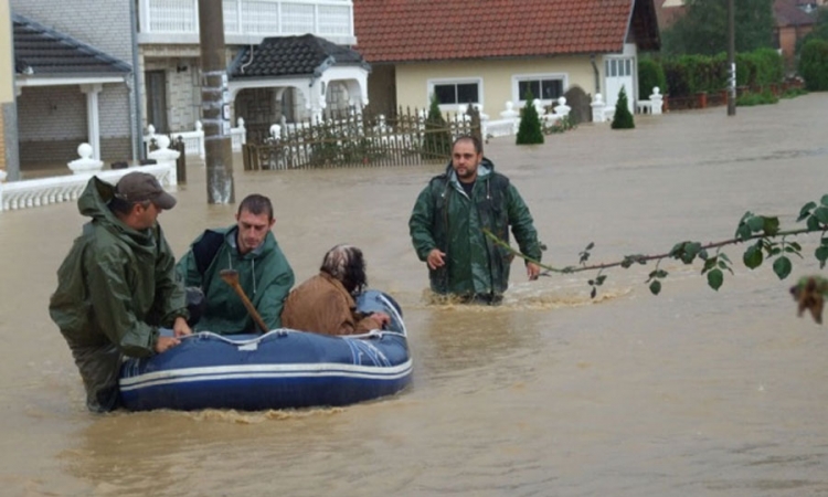 Tokom noći evakuisano 370 osoba