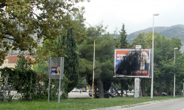 Vandali uništili bilborde SNSD-a i DNS-a