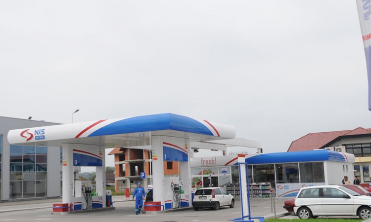 Maskirani i naoružani ukrali s pumpe 900 KM