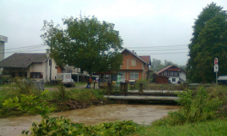 Mještani Dragočaja traže hitno rješavanje problema korita rijeke i mosta