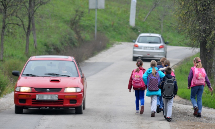 Učenici pješače i po 20 km dnevno