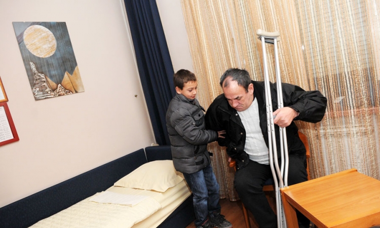 Petar i Gojko Đurić zimu dočekuju spokojno: Bolji život bez štaka  i u novoj kući