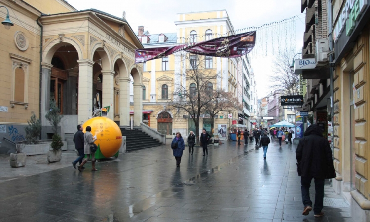 Dug narastao sa 15,6  na 180 milijardi dolara
