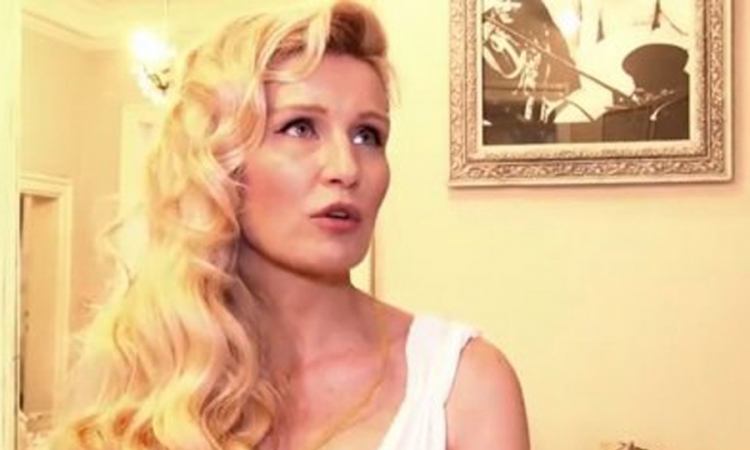 Ruskinja Nataša iz "Žikine dinastije" i danas gala izgleda