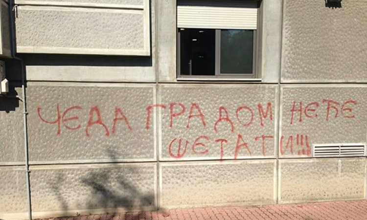 Grafit prijetnje pred Čedinim stanom