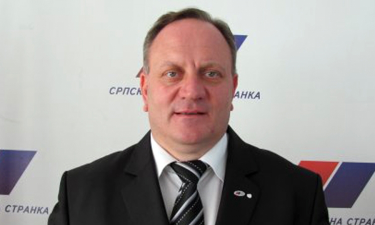 Gradonačelnik Leskovca udario pepeljarom, pa šutirao saradnika u kabinetu