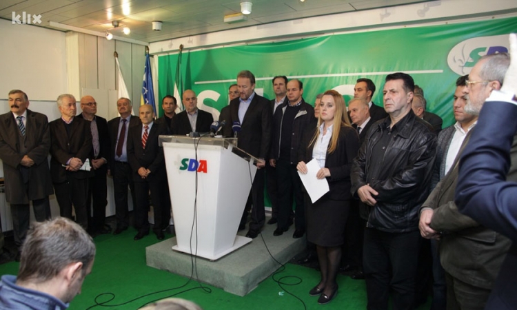 Izetbegović: Tihić će biti ukopan u Šamcu