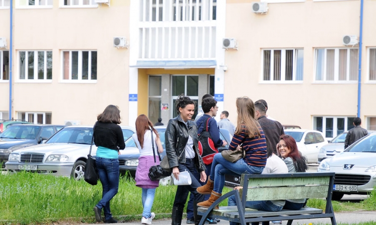 Duplo više nezaposlenih sa završenim fakultetom