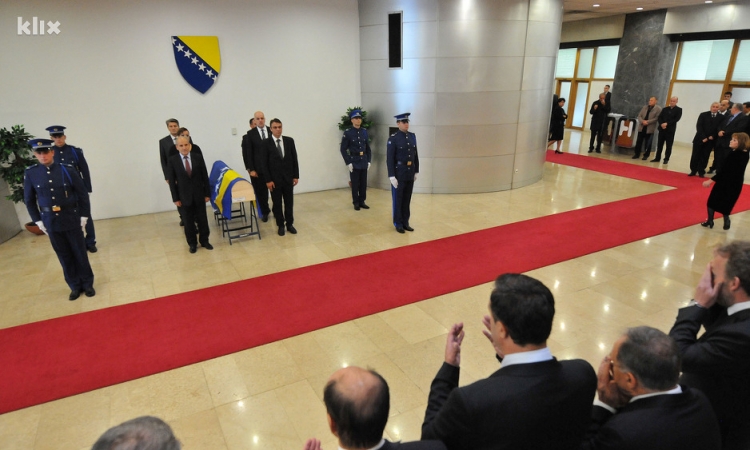 Sahrana Sulejmana Tihića danas u Šamcu