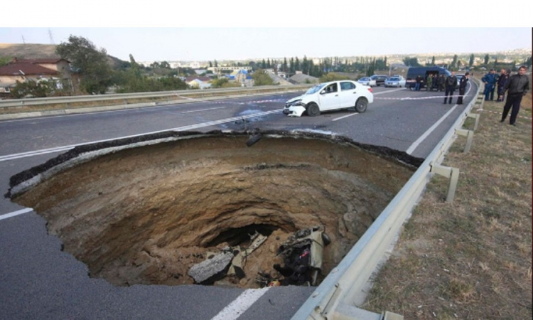 Zemlja se otvorila, šestoro mrtvih u automobilu