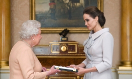 Anđelina Džoli se srela sa kraljicom Elizabetom II