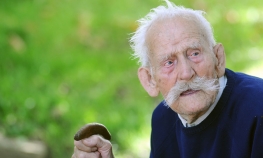 U 105. godini vidi bez naočara