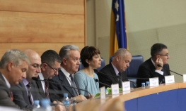 Dodik i Ivanić povećali prednost