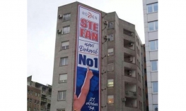 U čast rođenja Novakovog sina porodica okačila bilbord na Novom ...