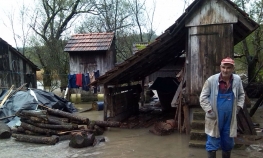 U porastu nivo Une i Sane, zaplavljene kuće