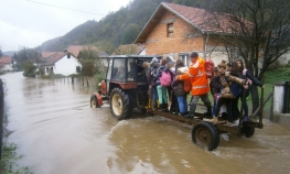 Voda im sve "progutala"  13. put