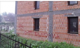 Grafiti mržnje osvanuli na Gazanfer-begovoj džamiji