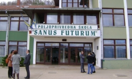Upali u internat i pretukli učenike
