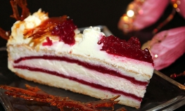 Torta od malina i bijele čokolade