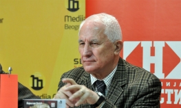 Bećković: Mladi nisu digli ruke od knjige   