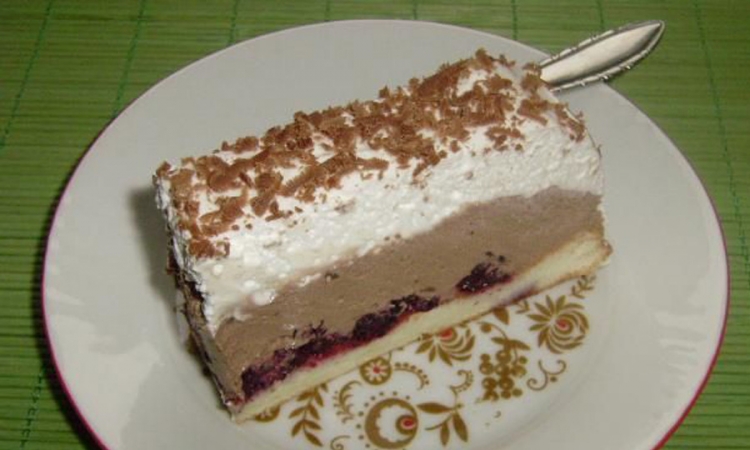 Čokoladna torta sa kupinama