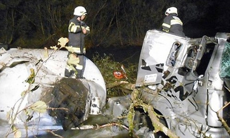 Državljanin BiH zaspao za volanom kamiona u Austriji, 26.000 litara sokova se izlilo u rijeku