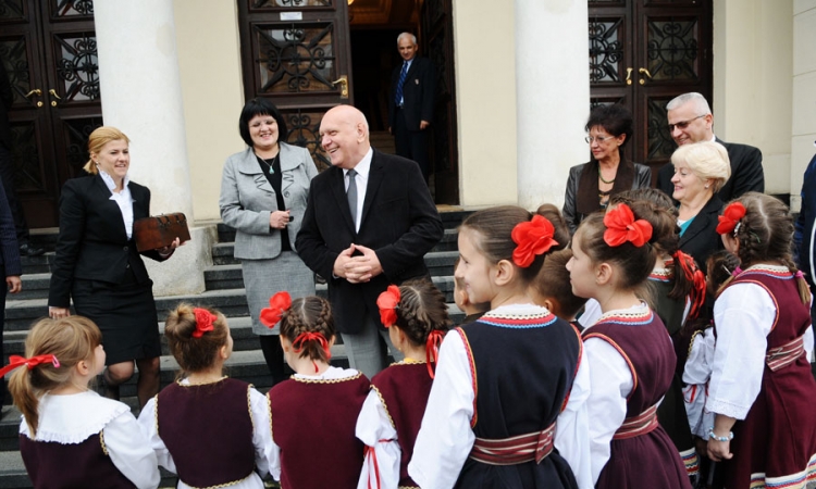 Ključevi grada u rukama djece