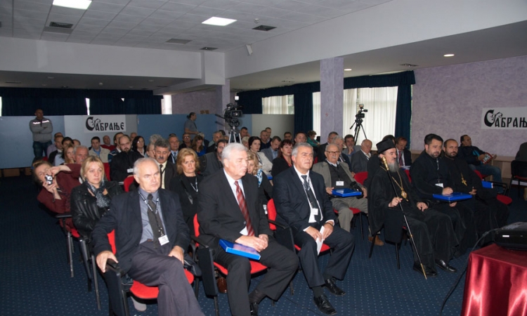 Vladika Atanasije: Srbi skloni zaboravu vlastitog bića