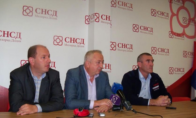 Vladičić: Mi ne cijepamo plakate i ne provociramo
