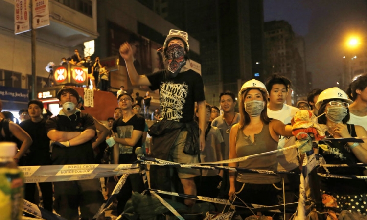 Novi ulični sukobi u Hong Kongu, policija suzavcem na demonstrante