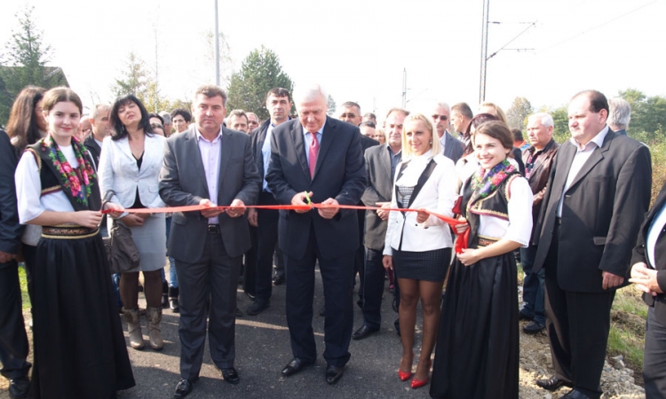 Otvoren asfaltirani put u Petrovom Gaju i Trnopolju