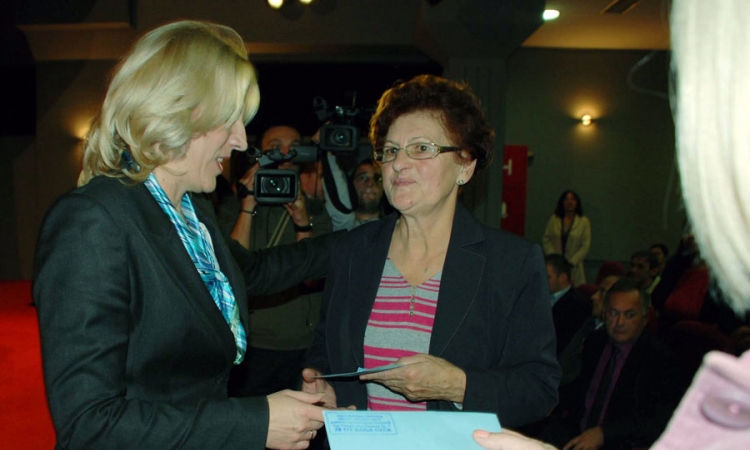 Cvijanovićeva uručila 28 rješenja o nepovratnim sredstvima