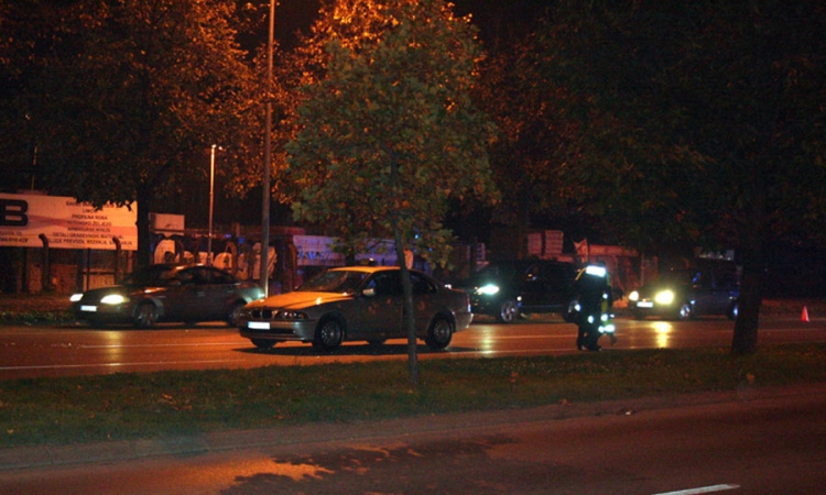 Pretrčavala tranzit, pa je "pokosio" taksi