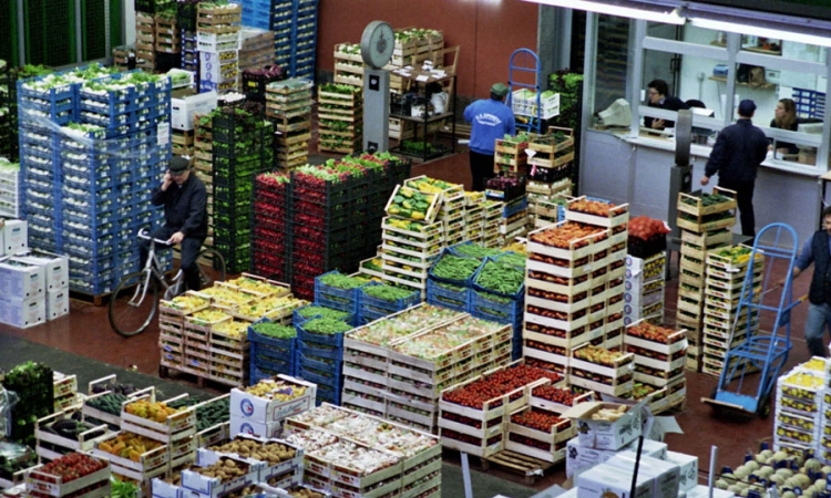 Italijanske trpeze čekaju hranu iz RS