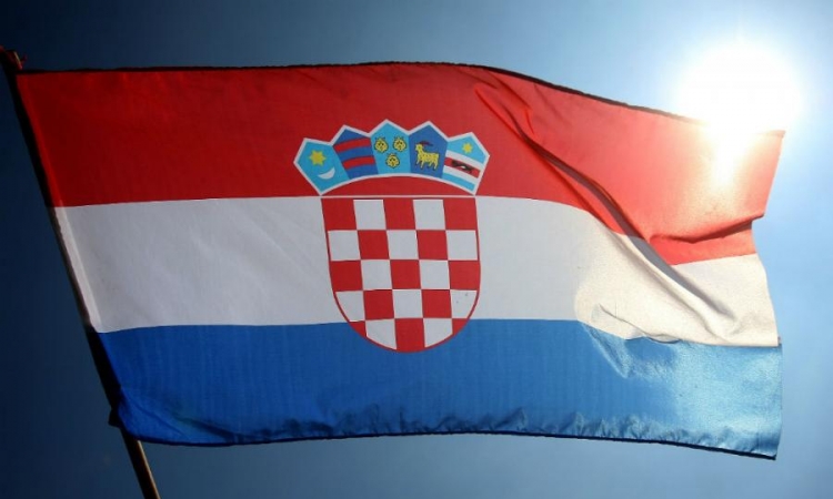 Ogrnula se hrvatskom zastavom, pa završila u pritvoru   