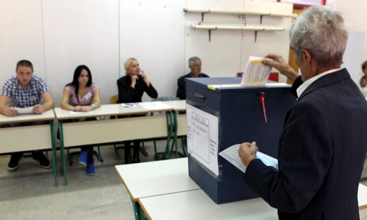 Potukli se stranački posmatrači na biralištu u Sanskom Mostu