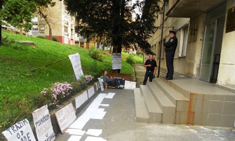 Zbog nepravde štrajkuje glađu