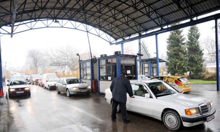 Carina bez papira i manje kolone na granici